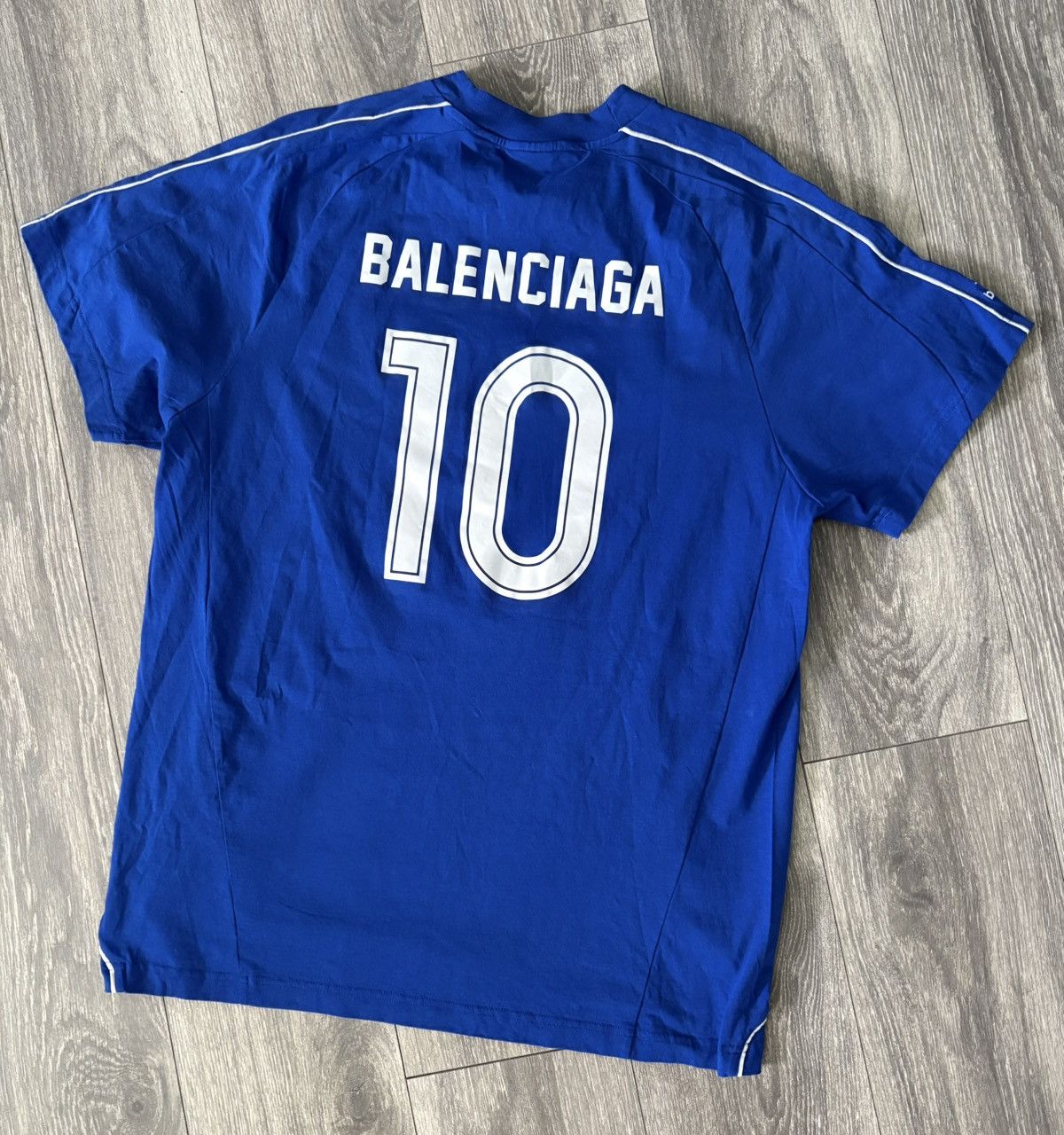 Balenciaga Balenciaga soccer tshirt Size US S / EU 44-46 / 1 - 9 Thumbnail