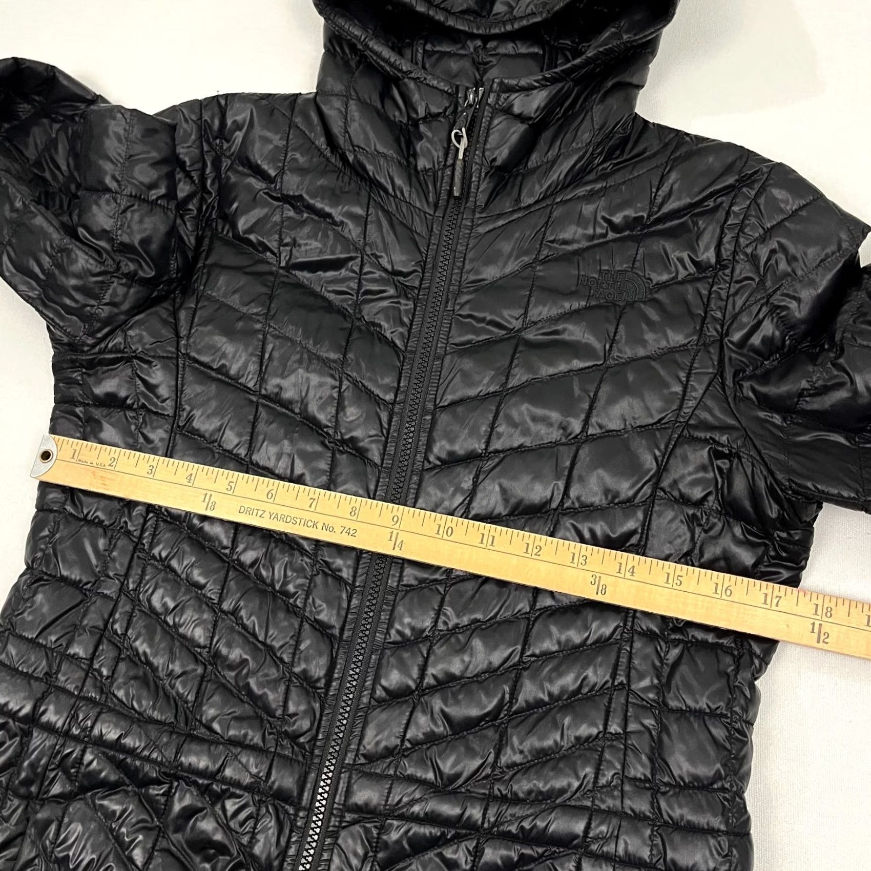 The North Face VINTAGE? No. The North Face Thermoball Hooded Parka Jacket Womens S Black Quilted Puffer Coat Size S / US 4 / IT 40 - 5 Thumbnail