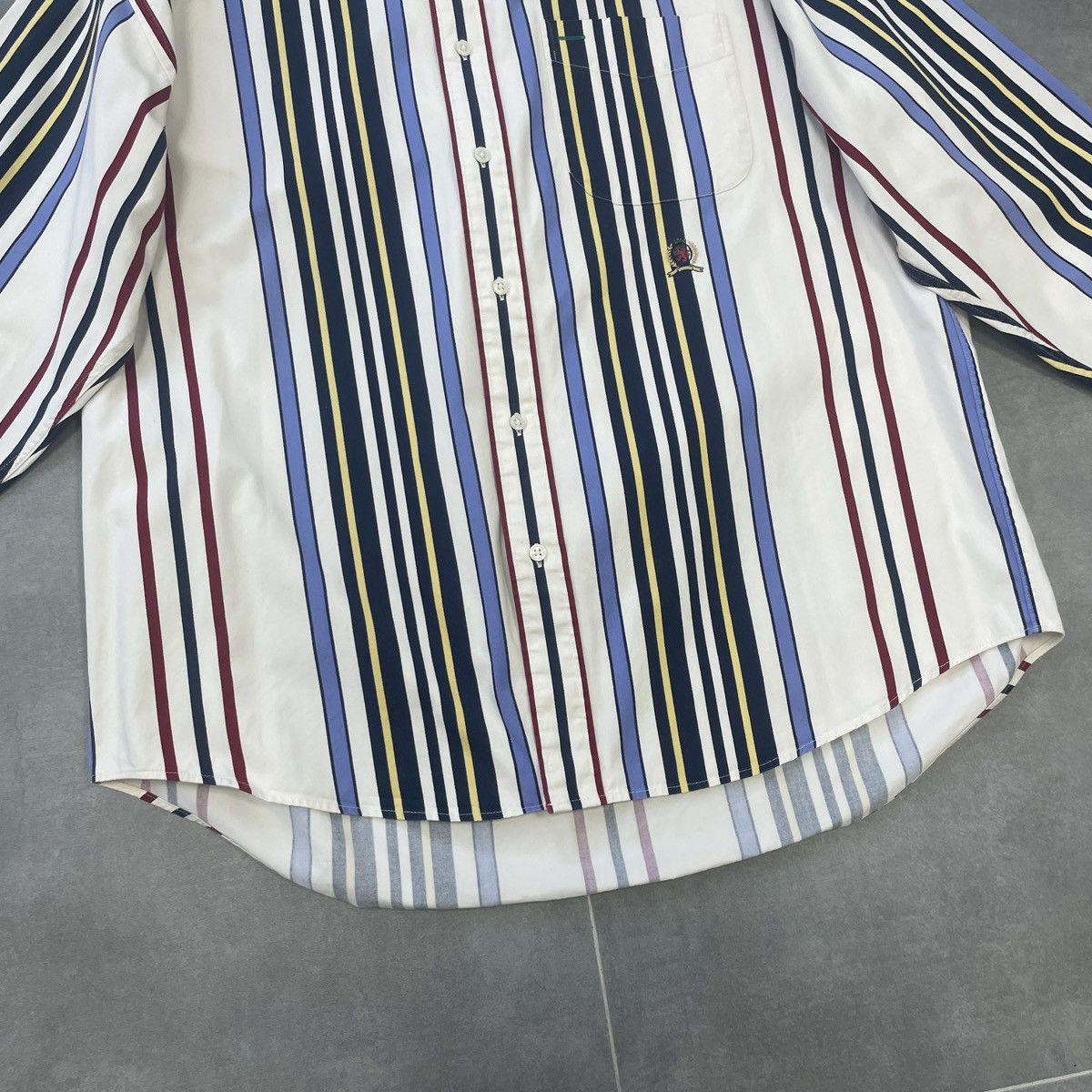 Tommy Hilfiger × Vintage Vintage Tommy Hilfiger Button Shirt Size M Size US M / EU 48-50 / 2 - 4 Thumbnail