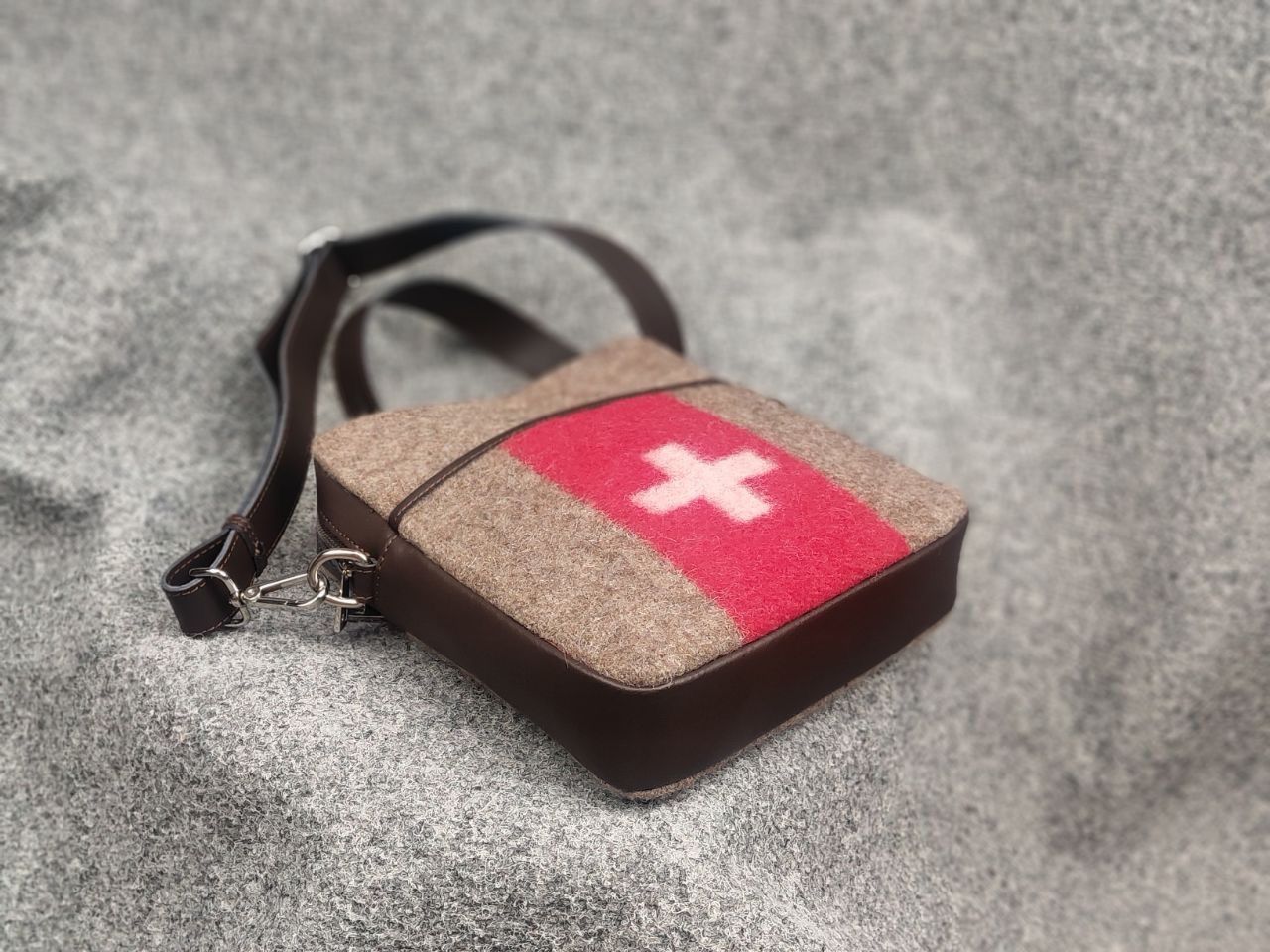 Vintage Eskimo woolen leather bag Swiss vintage Military Messenger Size ONE SIZE - 7 Thumbnail