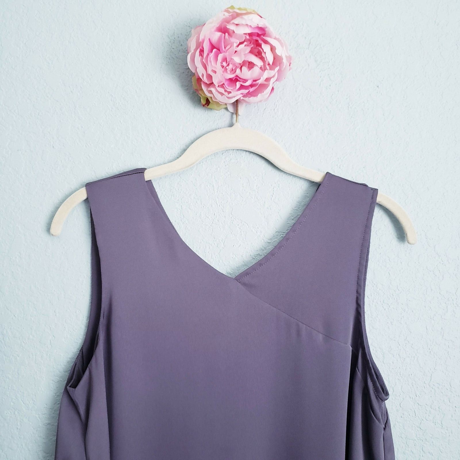 Bcbgmaxazria BCBGMaxazria Gray Asymmetric Pullover Sleeveless Blouse Sz S Size S / US 4 / IT 40 - 2 Thumbnail