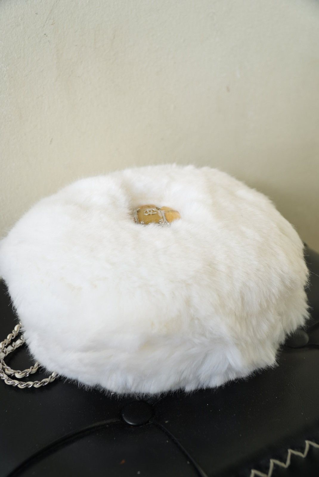 Chanel Chanel White Faux Fur Crystal Embellished CC Round Crossbody Size ONE SIZE - 9 Thumbnail