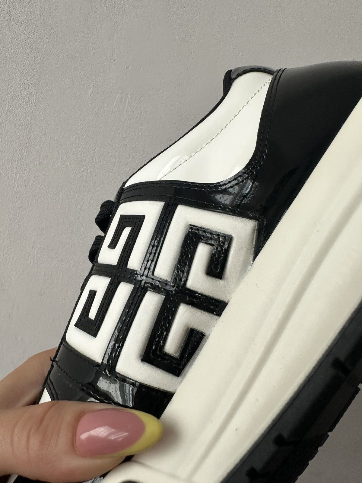 Givenchy Givenchy G4 leather low trainers designer sneakers premium Size US 9 / IT 39 - 12 Thumbnail