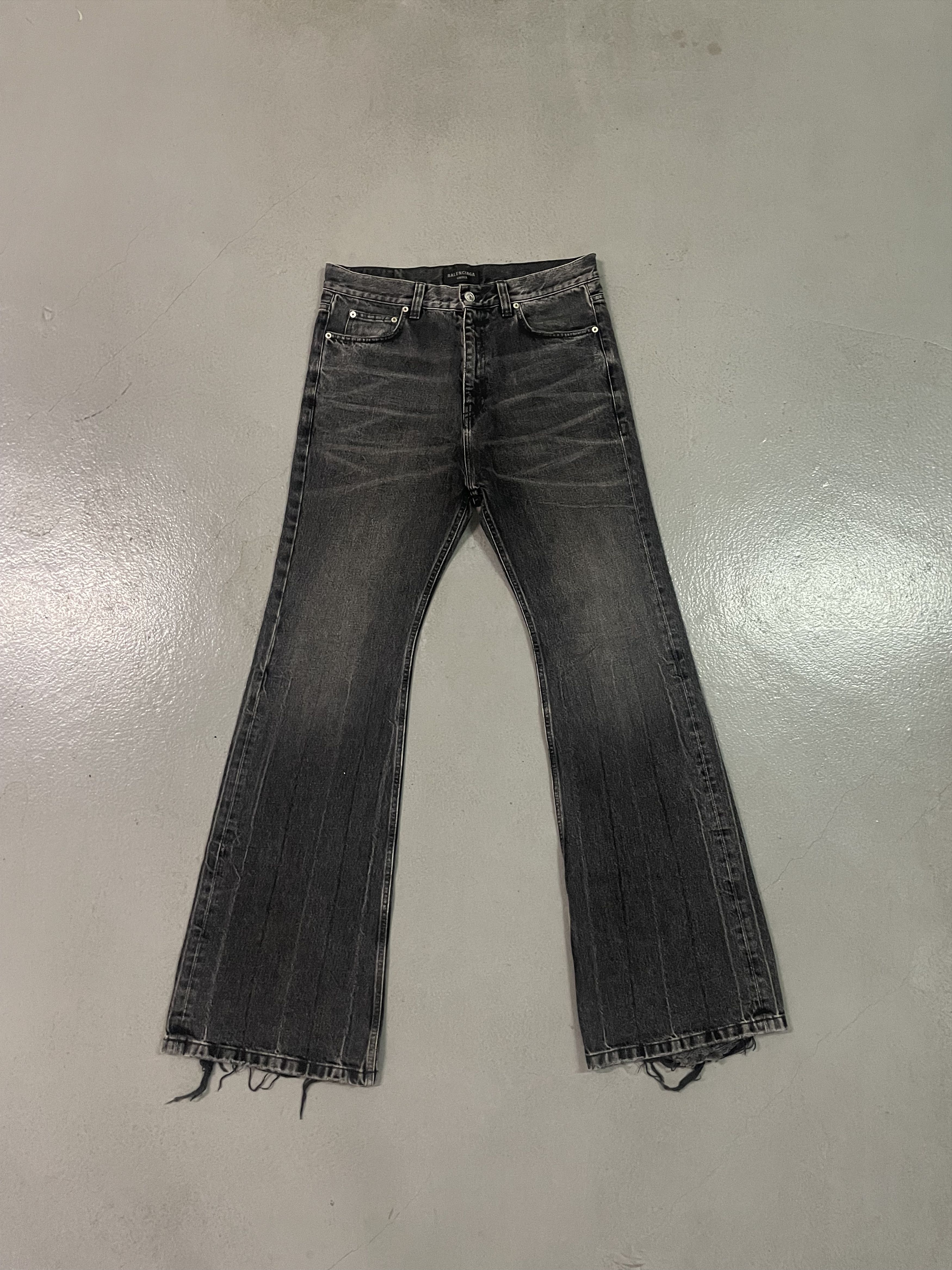 【BALENCIAGA】distressed high-rise flared ジーンズ BALENCIAGA Layered Shell-Trimmed Distressed Flared Jeans for