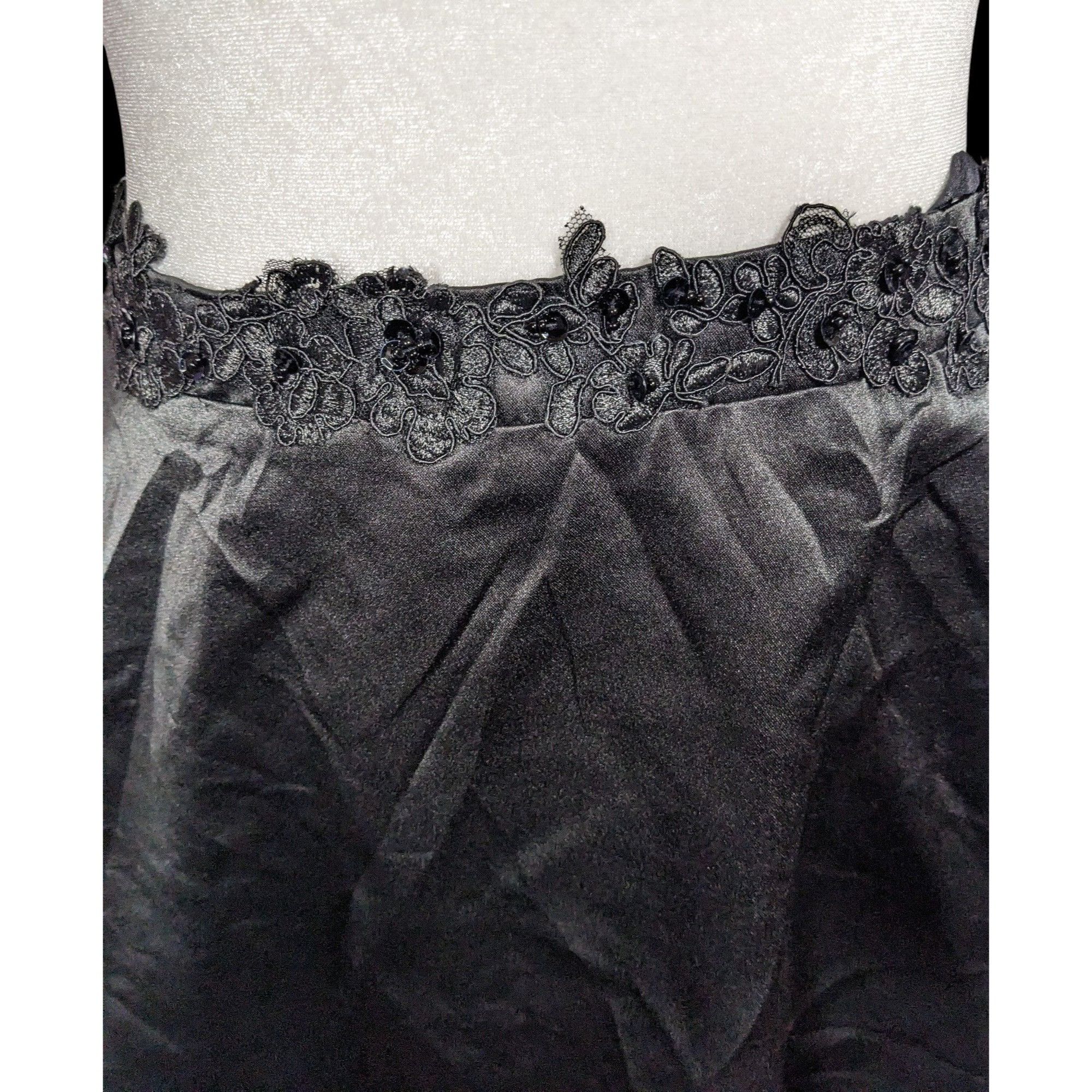Handmade Handmade Gothic Knee Length Skirt With Floral Embroidered Wa Size 26" / US 2 / IT 38 - 4 Thumbnail