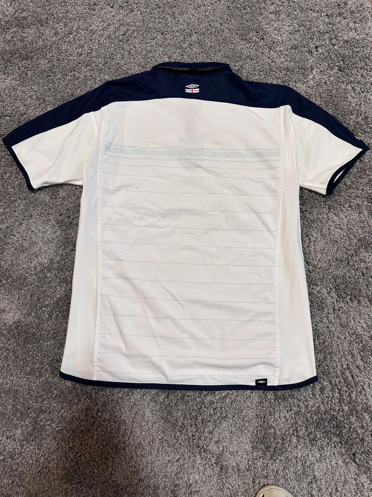 Umbro ENGLAND 2003 2005 HOME FOOTBALL SHIRT SOCCER JERSEY UMBRO L Size US L / EU 52-54 / 3 - 7 Thumbnail