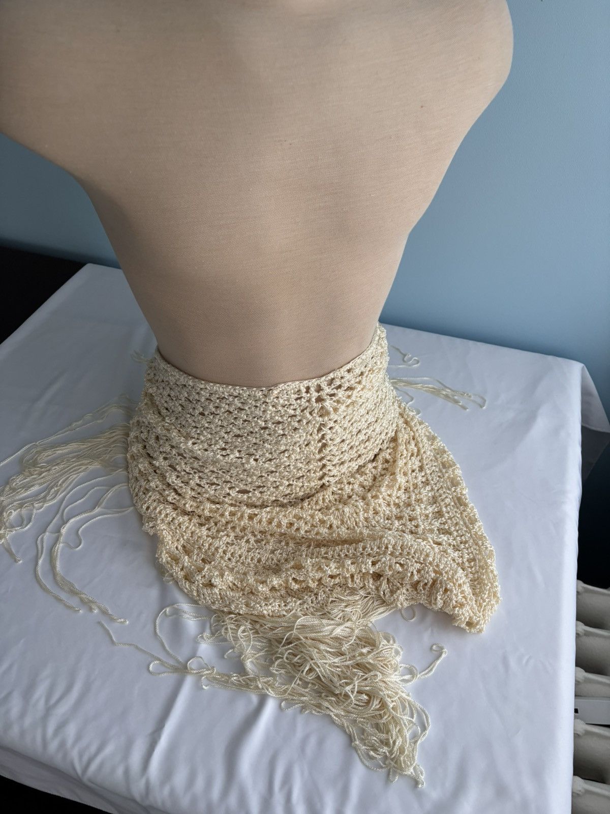 Vintage Vintage Knit Scarf 1970s Loose Triangle Fringe Made in Italy Size ONE SIZE - 8 Thumbnail