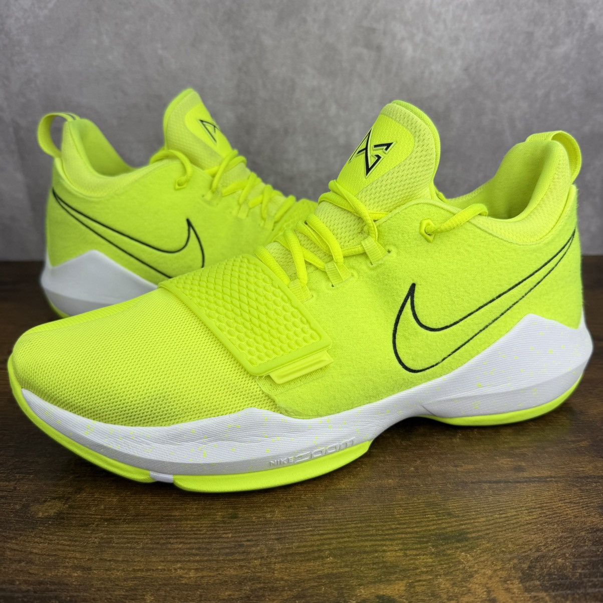 Nike Nike PG 1 Volt Size 13 878627-700 Men Neon Green Basketball Size US 13 / EU 46 - 2 Thumbnail