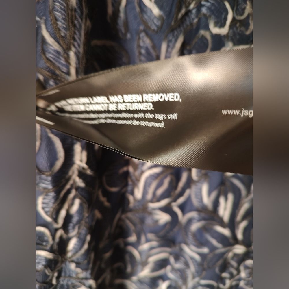 Other JS Collections "Reese" Navy Column Gown Sheer Neck Size 8 Size M / US 6-8 / IT 42-44 - 4 Thumbnail
