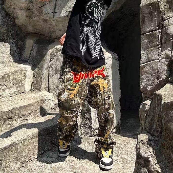 Japanese Brand Embroidery Camouflage Cargos Pant Size US 32 / EU 48 - 4 Thumbnail