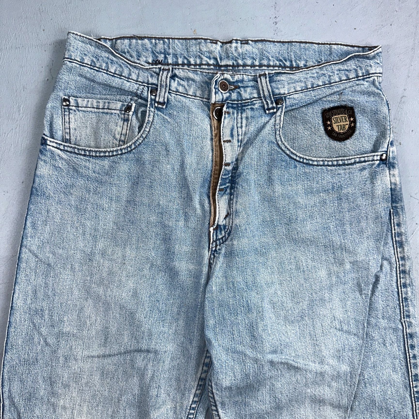 Levi's VINTAGE Levi's Silvertab Jeans Mens 33x32 40583 Blue Denim 90s Y2K USA Made Distressed 5-Pocket Straight Relaxed Size US 33 - 2 Thumbnail