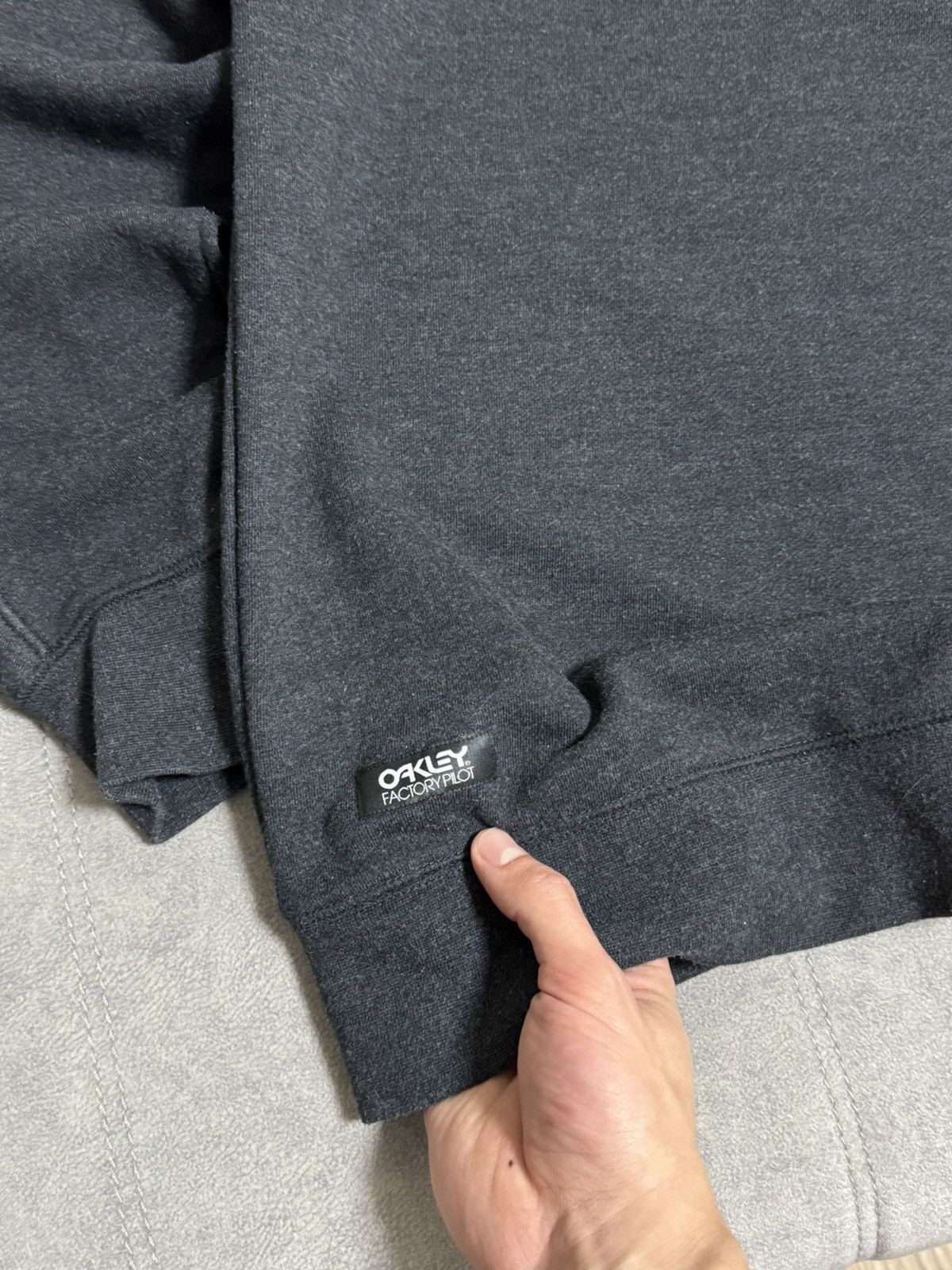 Oakley Rare Oakley Factory Y2K outdoor sweatshirt mens size XL Size US XL / EU 56 / 4 - 7 Thumbnail