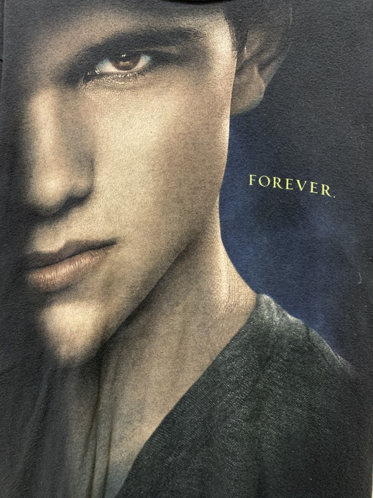 Vintage Vintage Twilight Jacob Black Movie Promo Y2K Tee Large Size US L / EU 52-54 / 3 - 3 Thumbnail