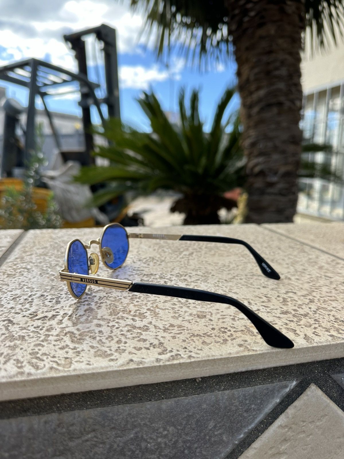 Versace × Versus Versace Gianni Versace Sunglasses Gold Vintage mod.F09 Size ONE SIZE - 5 Thumbnail