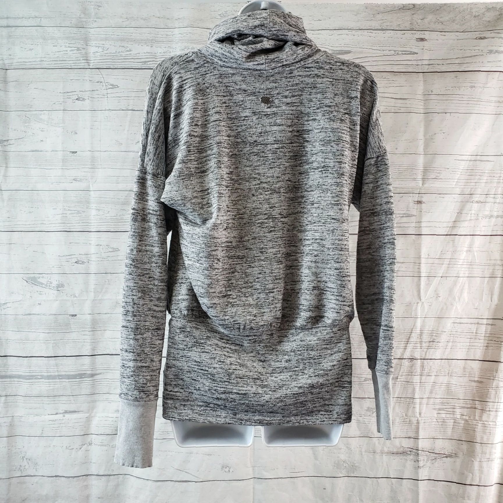 Athleta Athleta Womens Batwing & Robin Cowl Neck Sweatshirt Sz Small Gray Long Sleeve Size S / US 4 / IT 40 - 4 Thumbnail