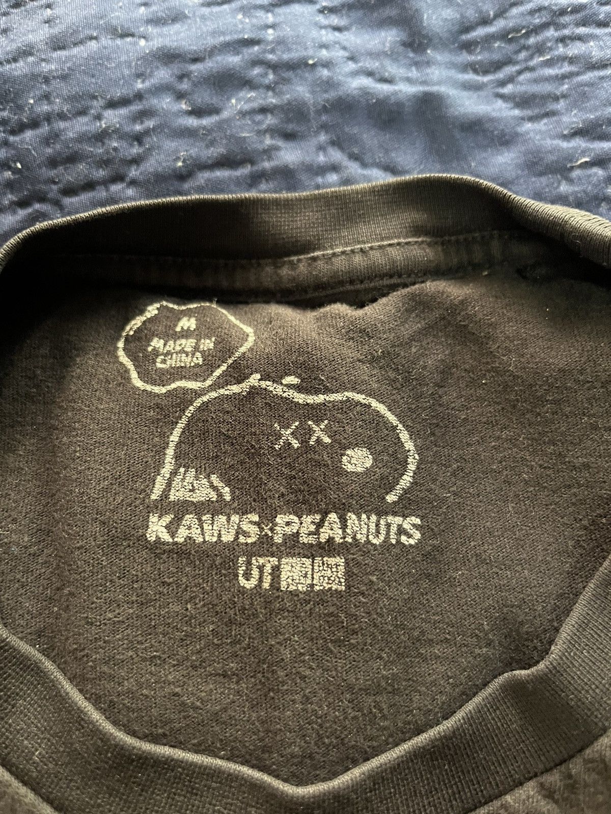 Kaws × Uniqlo KAWS SNOOPY UNIQLO TEE Size US M / EU 48-50 / 2 - 2 Thumbnail