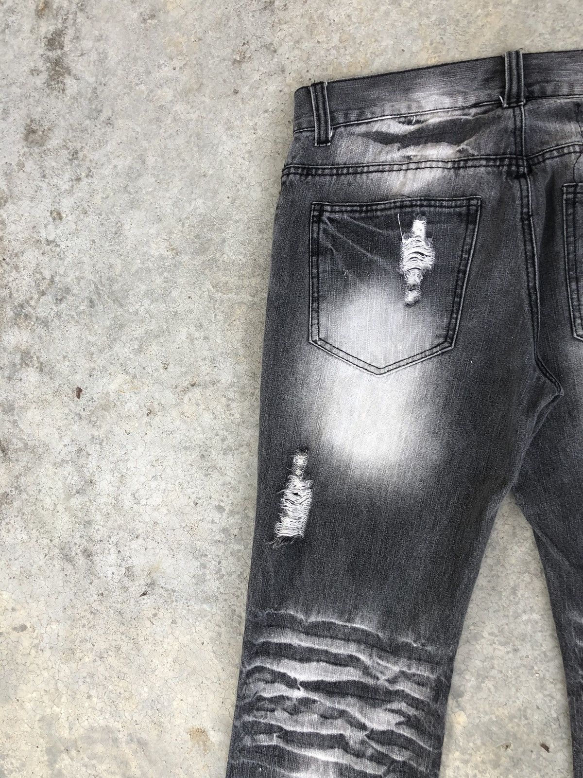 Who Decides War Japanese LOWBOX Flared Jeans Distressed Jeans Size US 30 / EU 46 - 9 Thumbnail