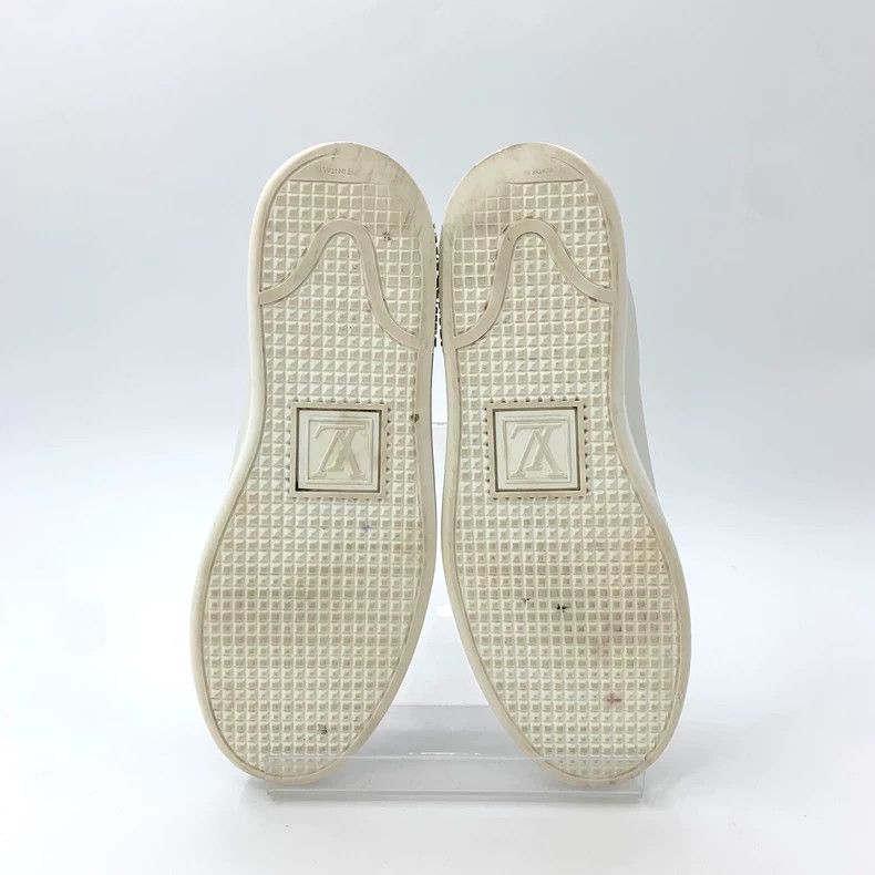 Louis Vuitton Louis Vuitton White logo flat casual white shoes Size US 5 / IT 35 - 5 Thumbnail