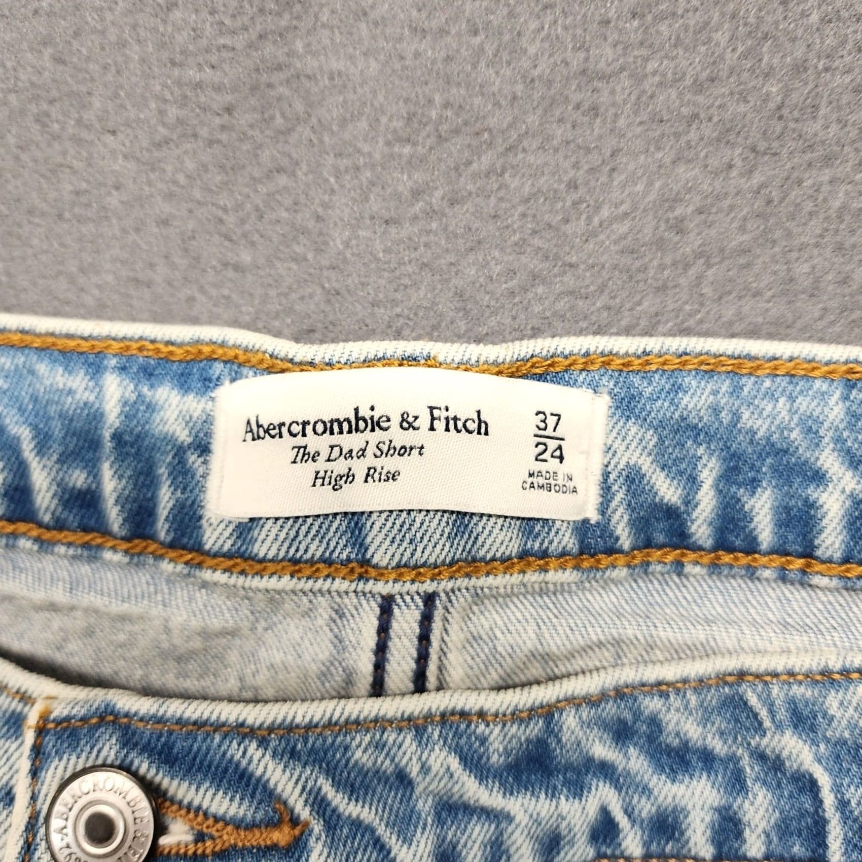 Abercrombie & Fitch VINTAGE Abercrombie & Fitch The Dad Short Womens 37|24 High Rise Light Wash NEW Size 42" / US 20 - 3 Thumbnail