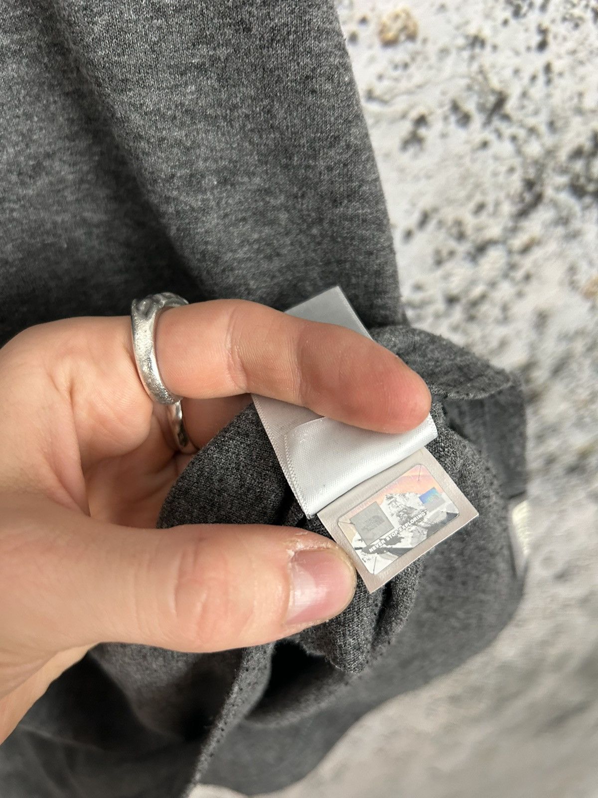 The North Face Vintage The North Face Grey Black Tee Outdoor Streetwear Size US L / EU 52-54 / 3 - 7 Thumbnail