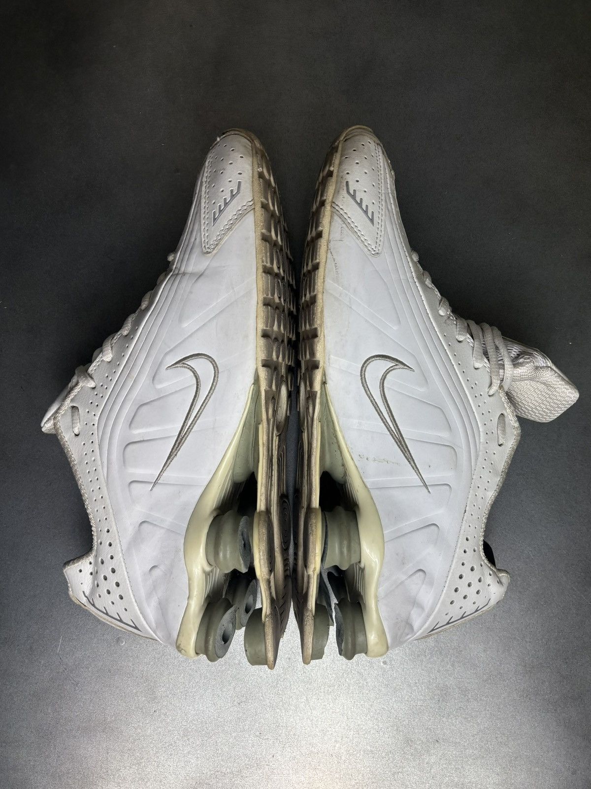 Nike × Vintage 2 Pairs OG 2001 Nike Shox R4 Vintage Nike Beater 104265 Size US 10.5 / EU 43-44 - 15 Thumbnail
