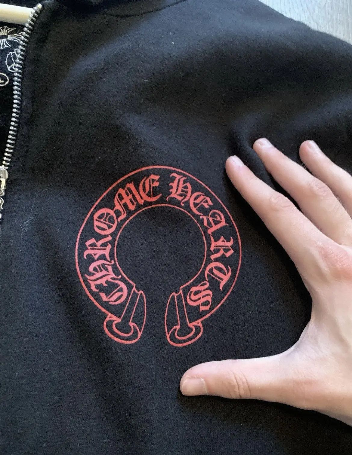 Chrome Hearts Chrome Hearts Red Horseshoe Cemetery Cross Hoodie Size US L / EU 52-54 / 3 - 3 Thumbnail