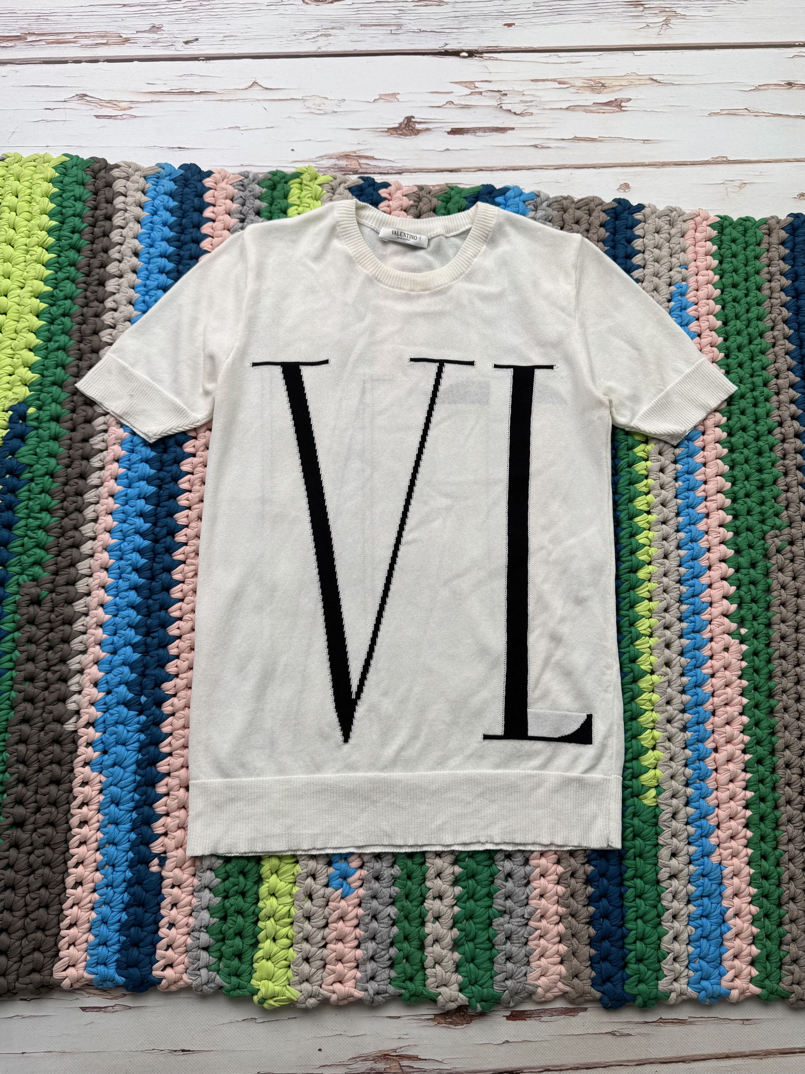 Valentino Valentino T-Shirt (V314)(D10) Size S / US 4 / IT 40 - 1 Thumbnail
