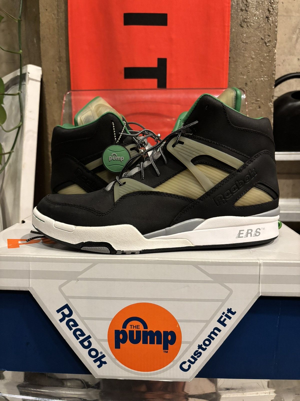 Reebok REEBOK PUMP OMNI ZONE LT SOLEBOX Size US 10 / EU 43 - 5 Thumbnail