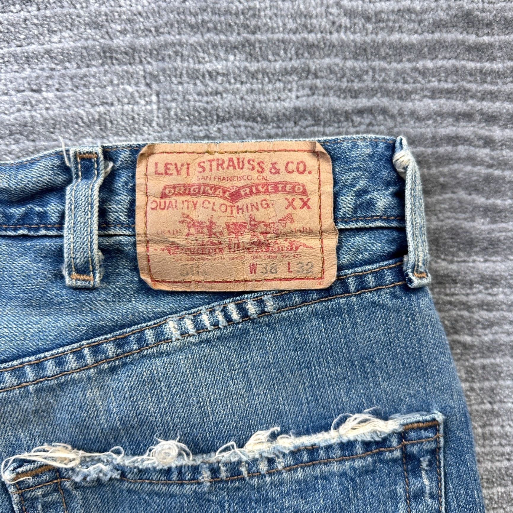Levi's VINTAGE Levi's 501 Jeans Mens 38x32 Medium Blue Distressed 90s 2005 Regular Waist 36 Inseam 32 Size US 38 / EU 54 - 6 Thumbnail