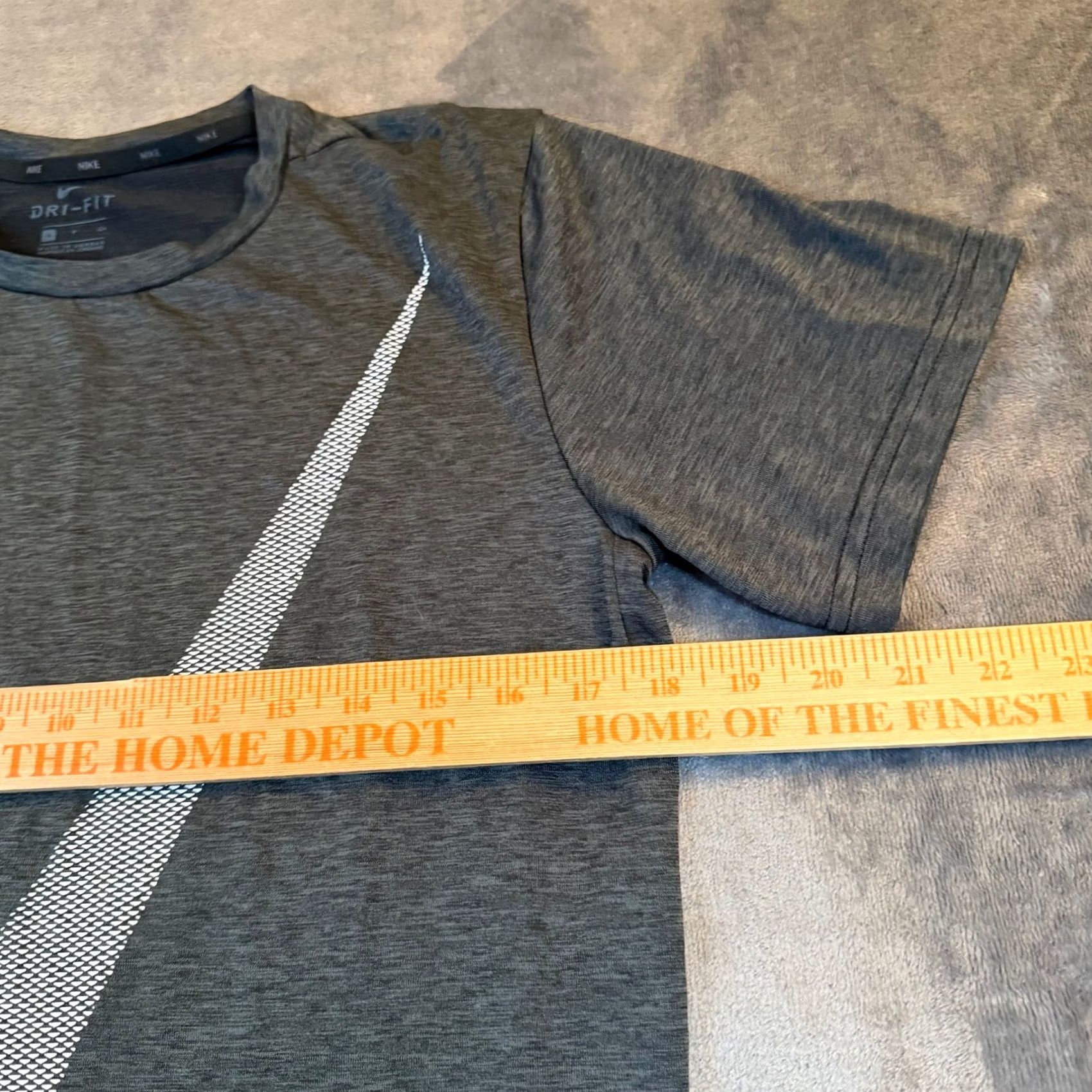 Nike Nike Dri-FIT Graphic T Shirt Mens Small Gray Heathered Large Swoosh Athletic Size US S / EU 44-46 / 1 - 6 Thumbnail