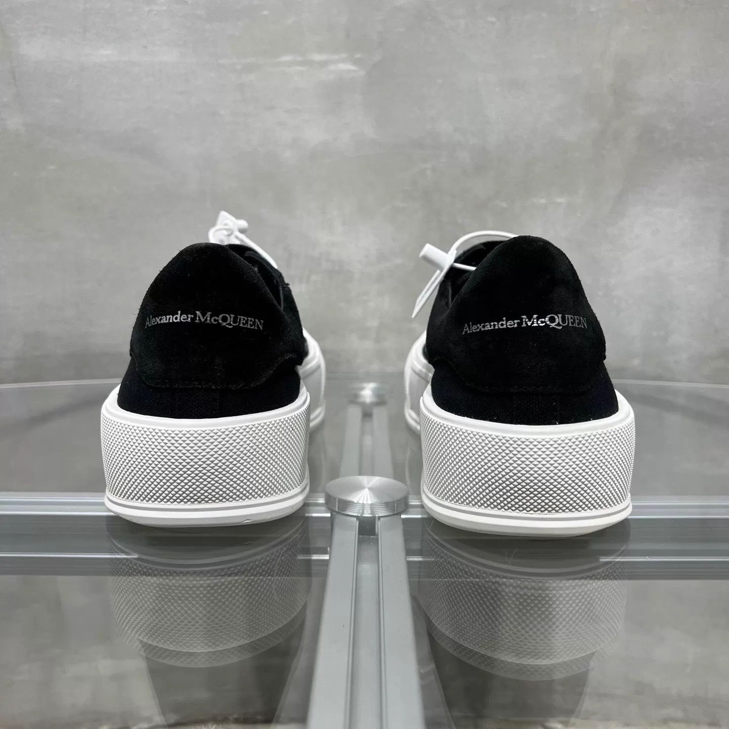 Alexander McQueen Alexander McQueen Canvas Sneaker Black White 41 Size US 8 / EU 41 - 6 Thumbnail