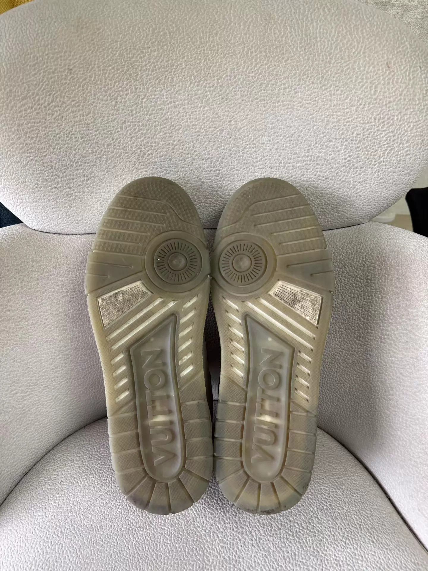 Louis Vuitton Louis Vuitton Trainer White/gray UK6/40 98 New Size US 7 / EU 40 - 6 Thumbnail