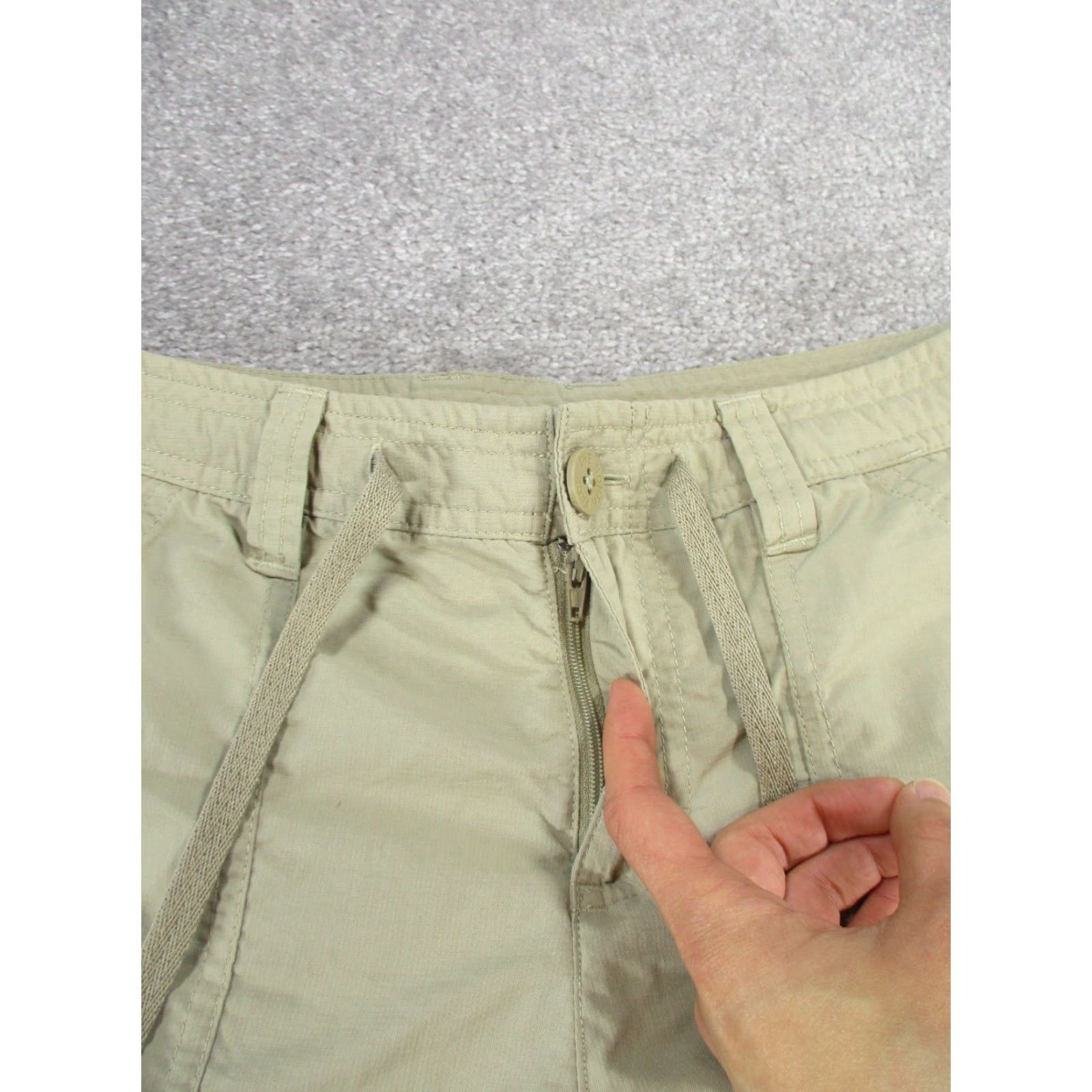 The North Face VINTAGE The North Face Shorts Womens 4 Beige Lightweight Nylon Hiking 5" Size 27" / US 4 / IT 40 - 3 Thumbnail