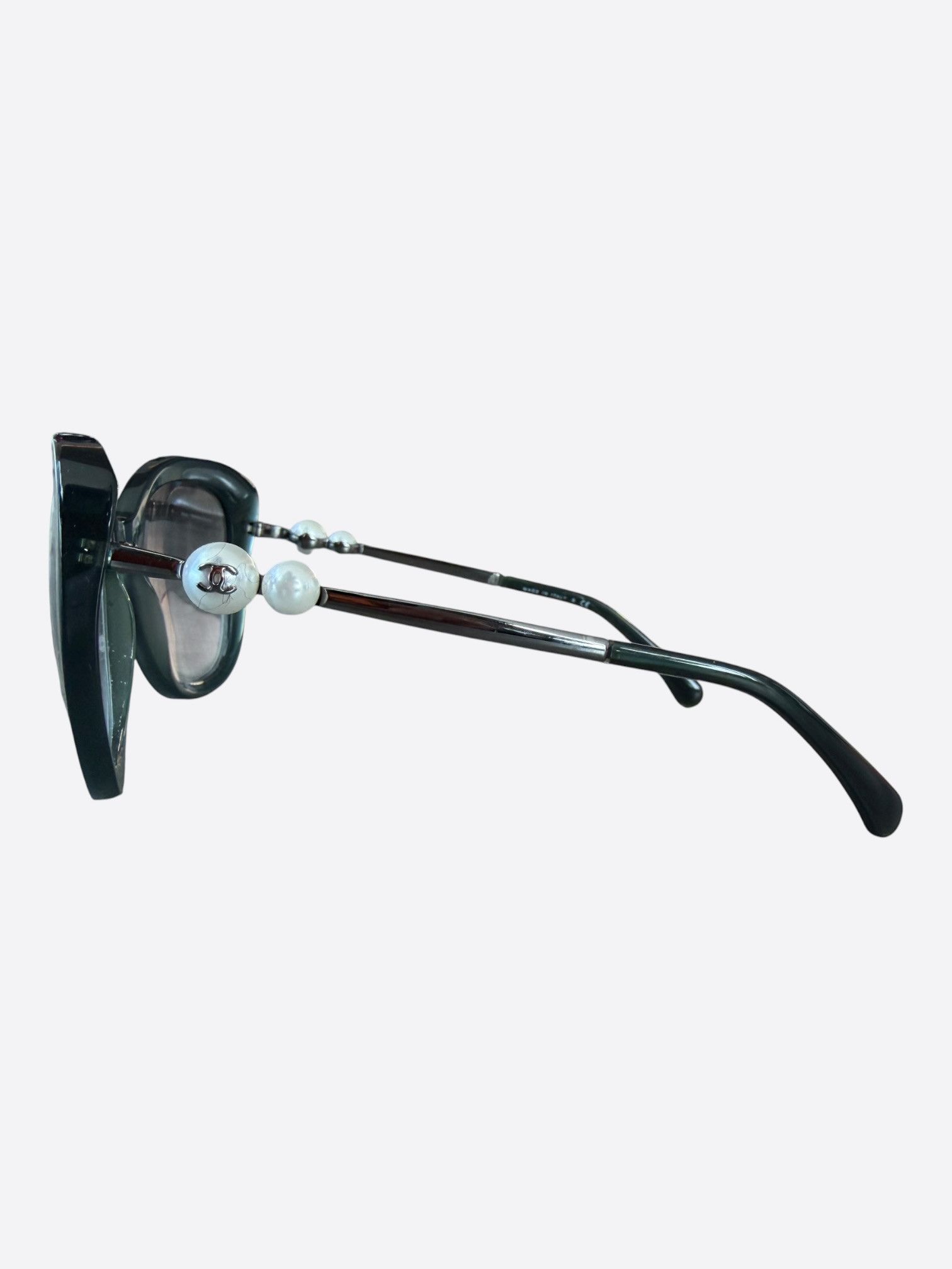 Chanel Chanel Black Butterfly Winter Pearl Sunglasses Size ONE SIZE - 3 Thumbnail