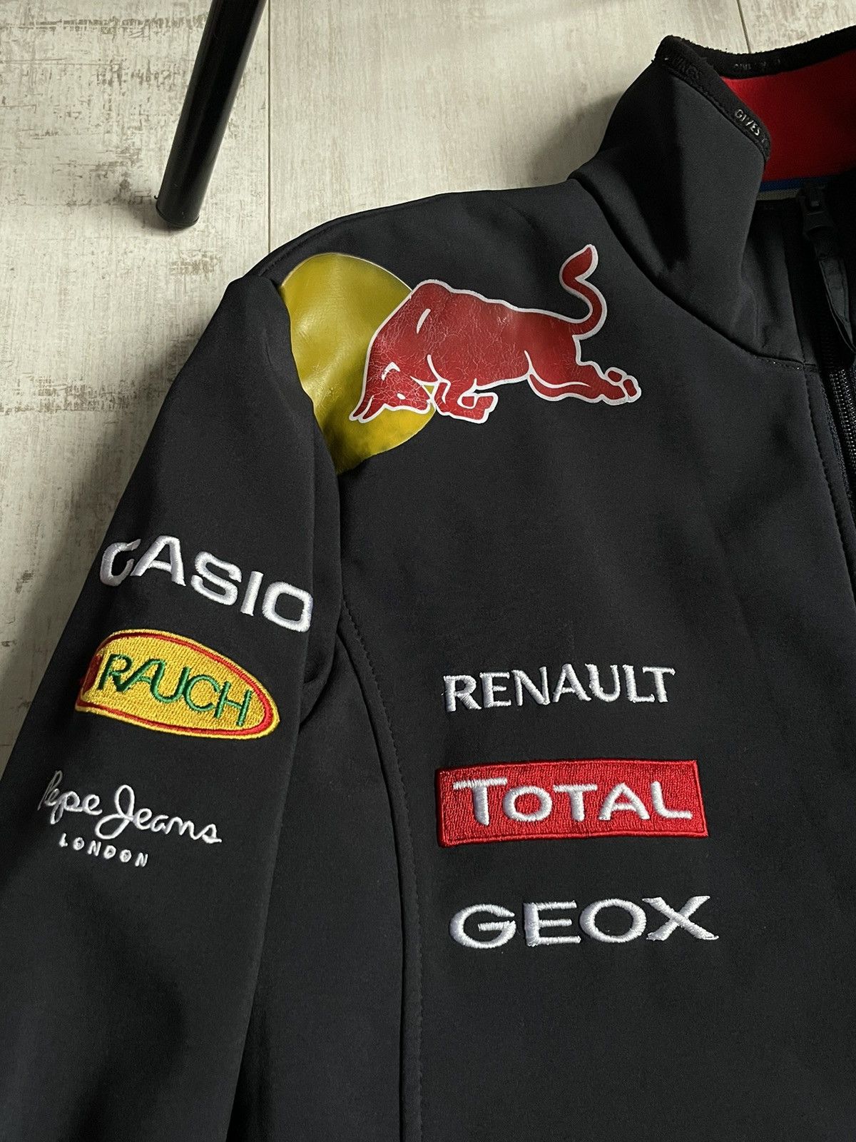 Red Bull Vintage Red Bull Racing Y2K Pirelli Jacket 00’s RARE Size XS / US 0-2 / IT 36-38 - 5 Thumbnail