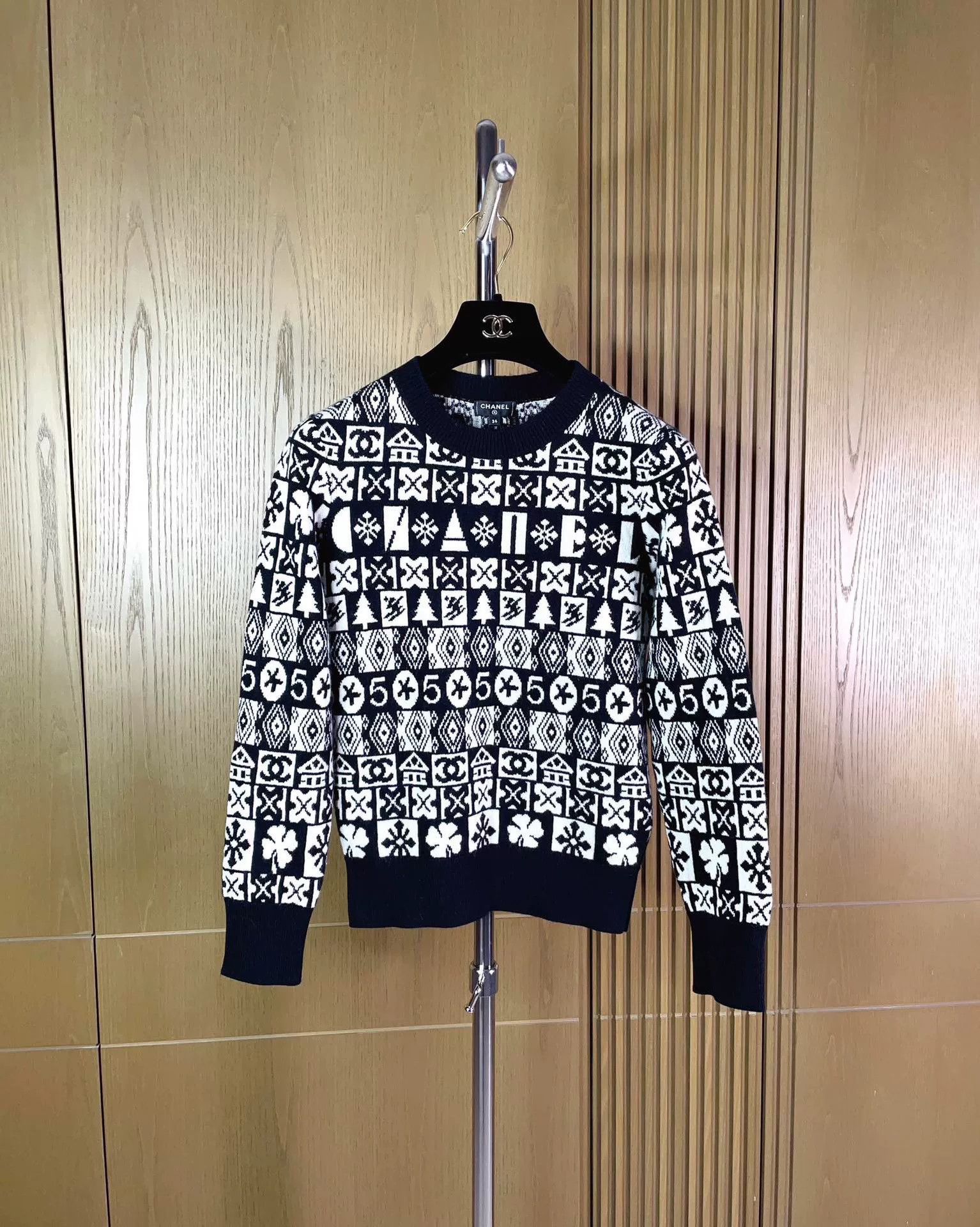 Chanel Chanel 19B Black White Letter Cashmere Sweater Size XXS / US 00 / IT 34 - 1 Thumbnail