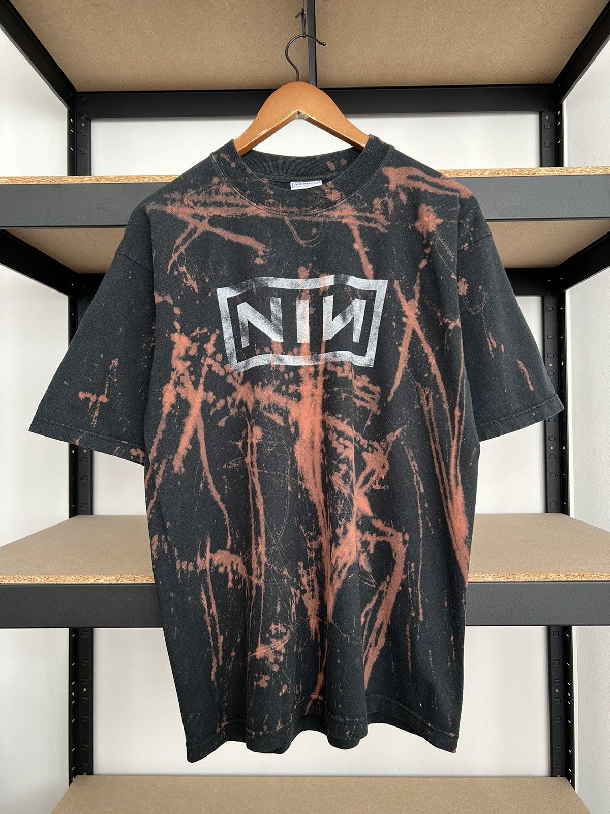 Band Tees Vintage 2006 Nine Inch Nails NIN Live With Teeth T-shirt Size US L / EU 52-54 / 3 - 1 Thumbnail