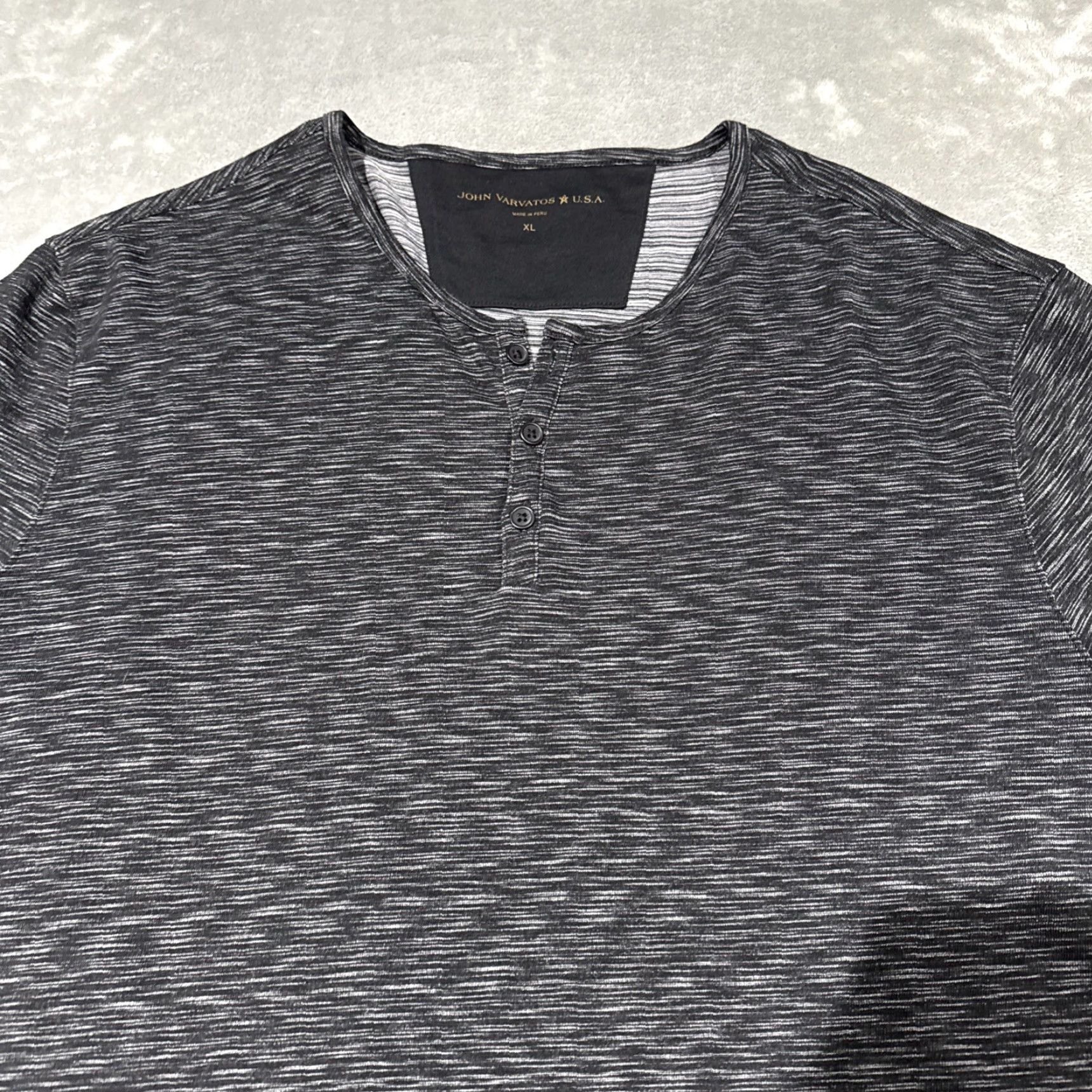 John Varvatos John Varvatos Henley Shirt XL Gray Short Sleeve Mens T-Shirt Black Heathered Gray Size US XL / EU 56 / 4 - 2 Thumbnail