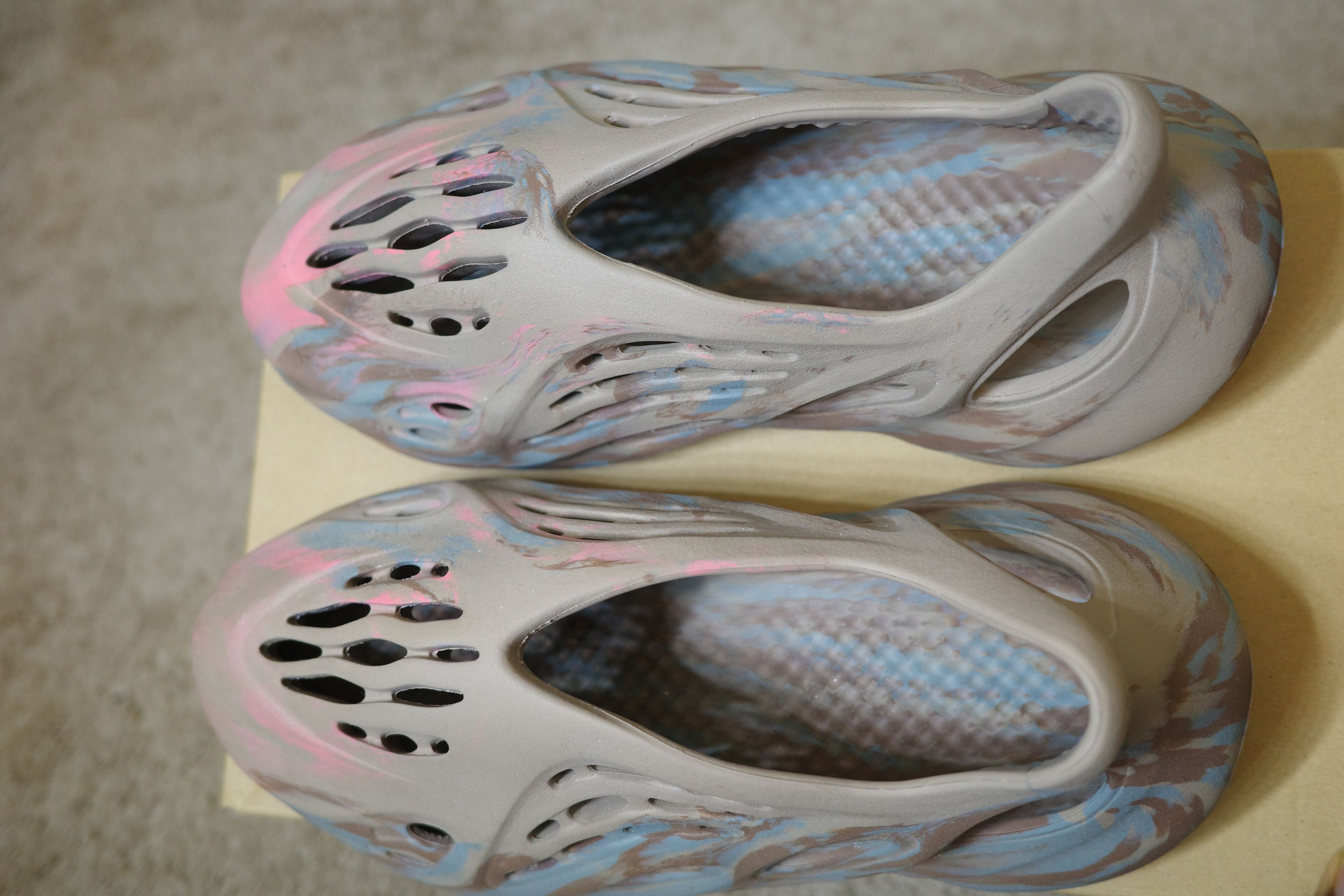 Yeezy Yeezy Foam Runner MX Sand Grey Size US 10 / EU 43 - 4 Thumbnail