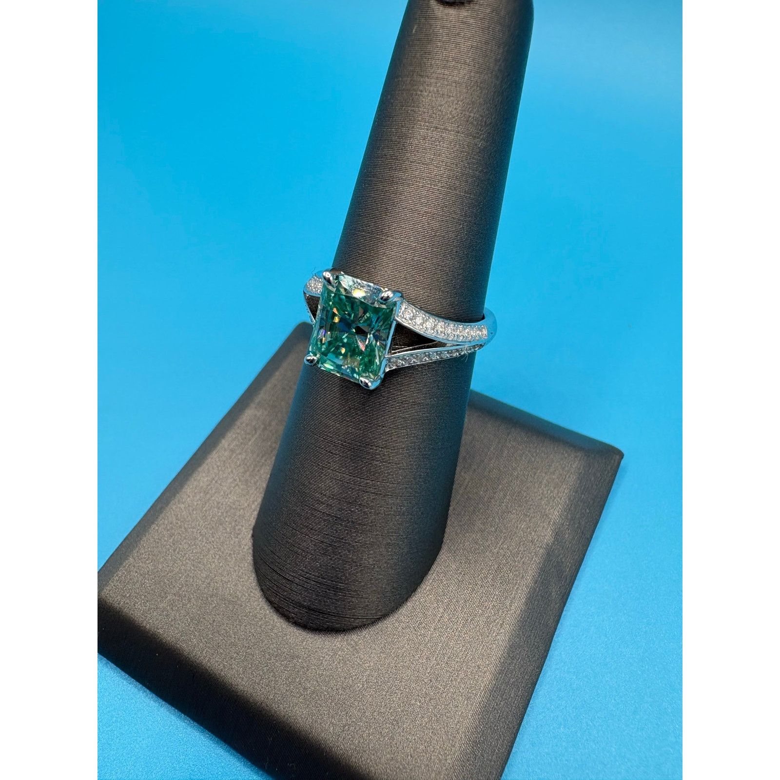 Jewelry Sz 7 - 3CTW Aquamarine Emerald Cut Moissanite, AU750 Size ONE SIZE - 4 Thumbnail