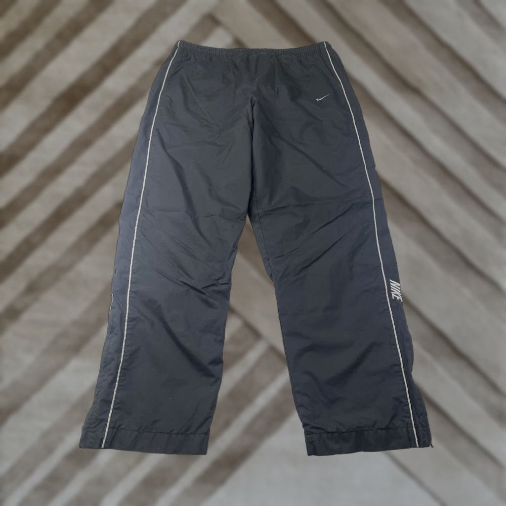 Nike VINTAGE Nike Track Pants Men L Track Pants Black Nylon Polyester Zip Striped Elastic Waist Lined Pockets Baggy Regular Straight Size US 33 - 1 Thumbnail