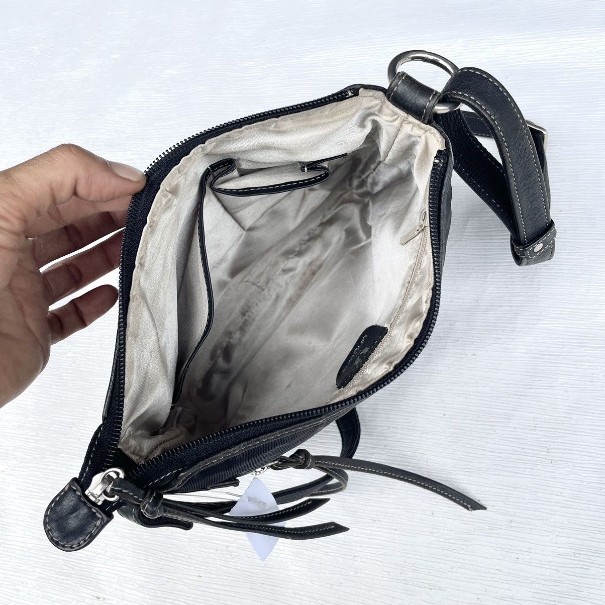 Japanese Brand × Ungaro Paris U by Ungaro Unisex Black Crossbody Trim by Leather Size ONE SIZE - 9 Thumbnail