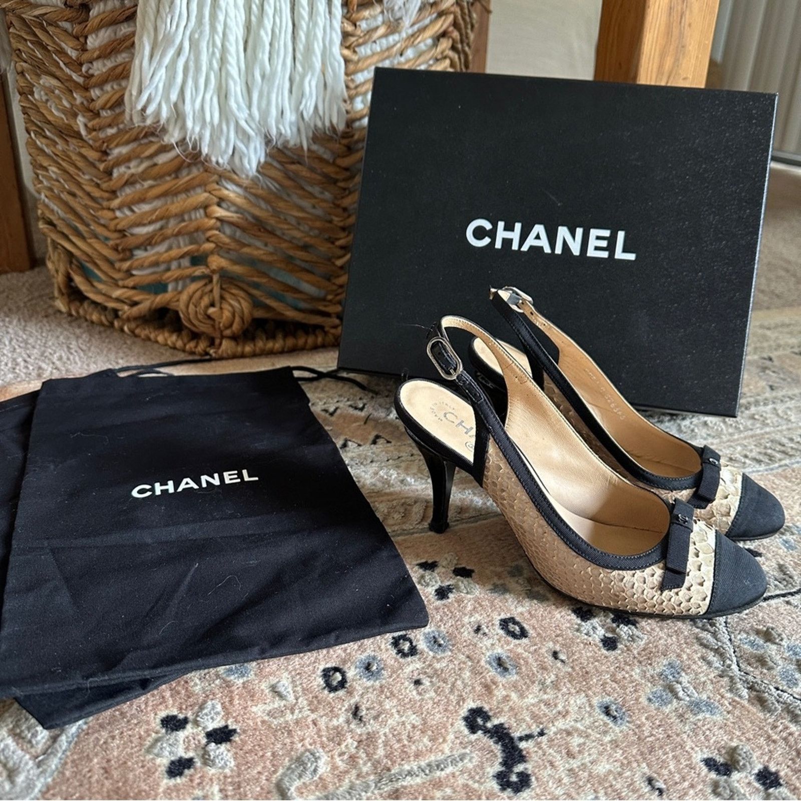Chanel CHANEL Canvas Python Leather Bow Slingback Pump Sz. 36 Size US 6 / IT 36 - 4 Thumbnail