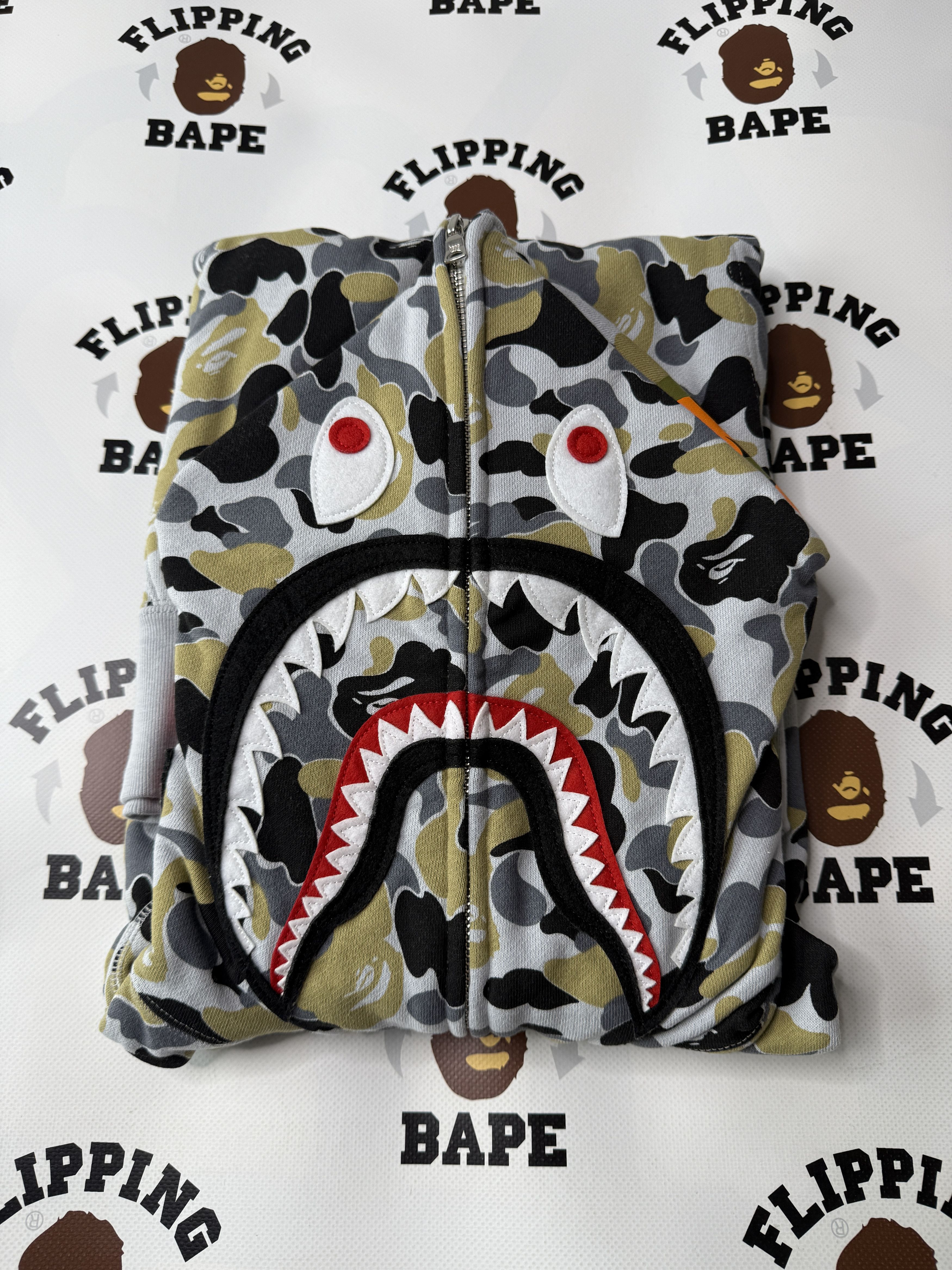 Bape BAPE STORE GINZA SEPARATE SHARK FULL ZIP HOODIE Size US L / EU 52-54 / 3 - 16 Thumbnail