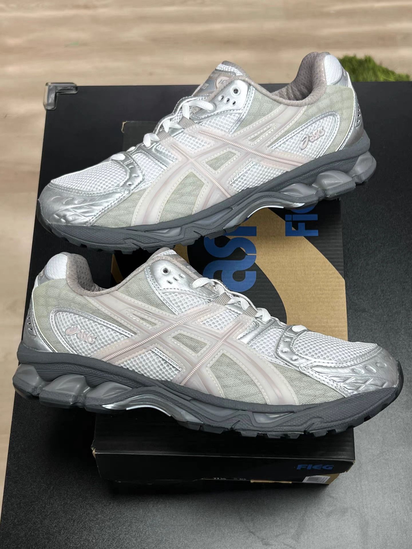 Asics KITH ASICS Gel-Nimbus Off-White Sneakers K15 Size US 11 / EU 44 - 5 Thumbnail