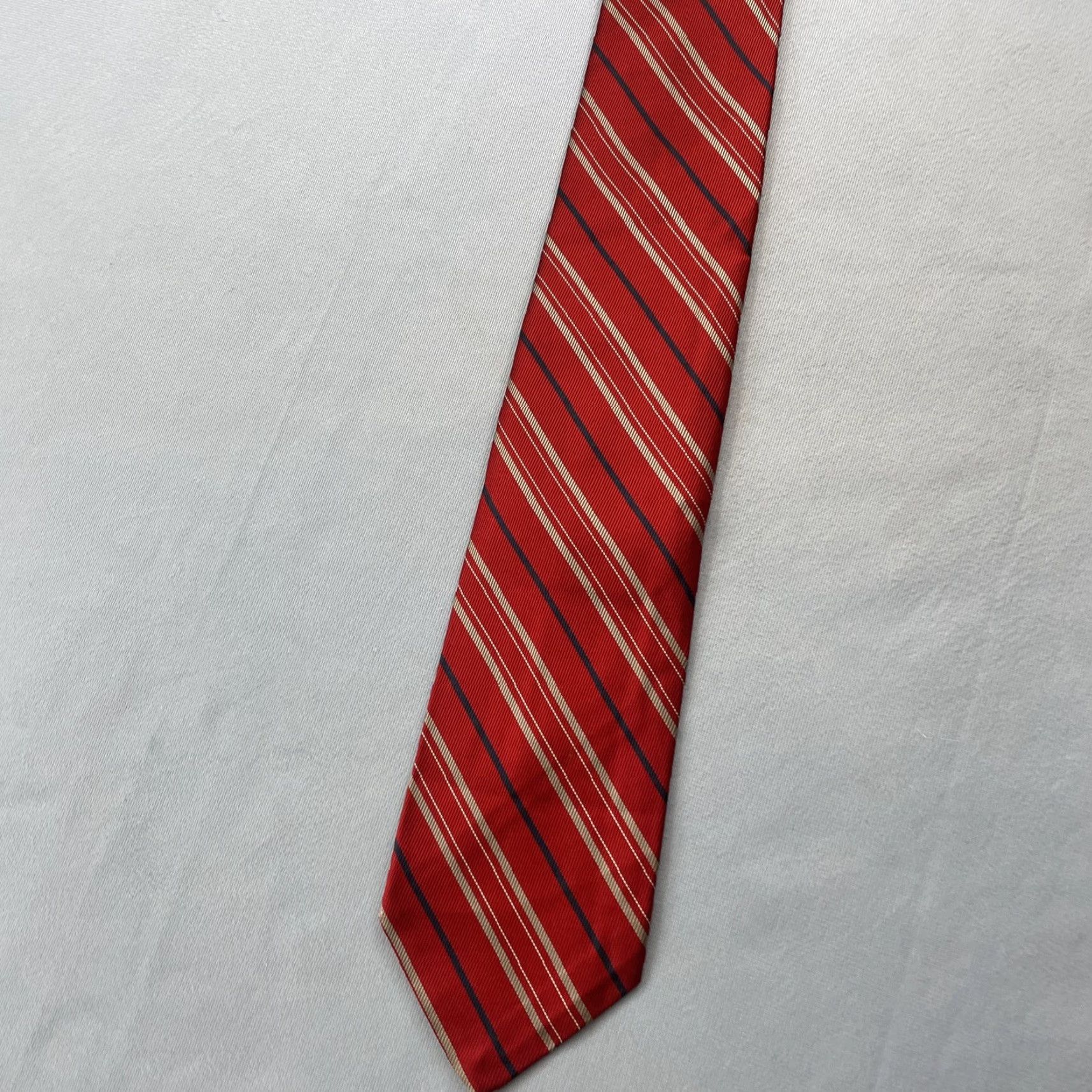 Robert Talbott VINTAGE Robert Talbott Bulluck's Wilshire Silk Repp Tie Red Striped Gray Blue 3.2x56 Neckwear/Necktie Mens Silk Tie Size ONE SIZE - 3 Thumbnail