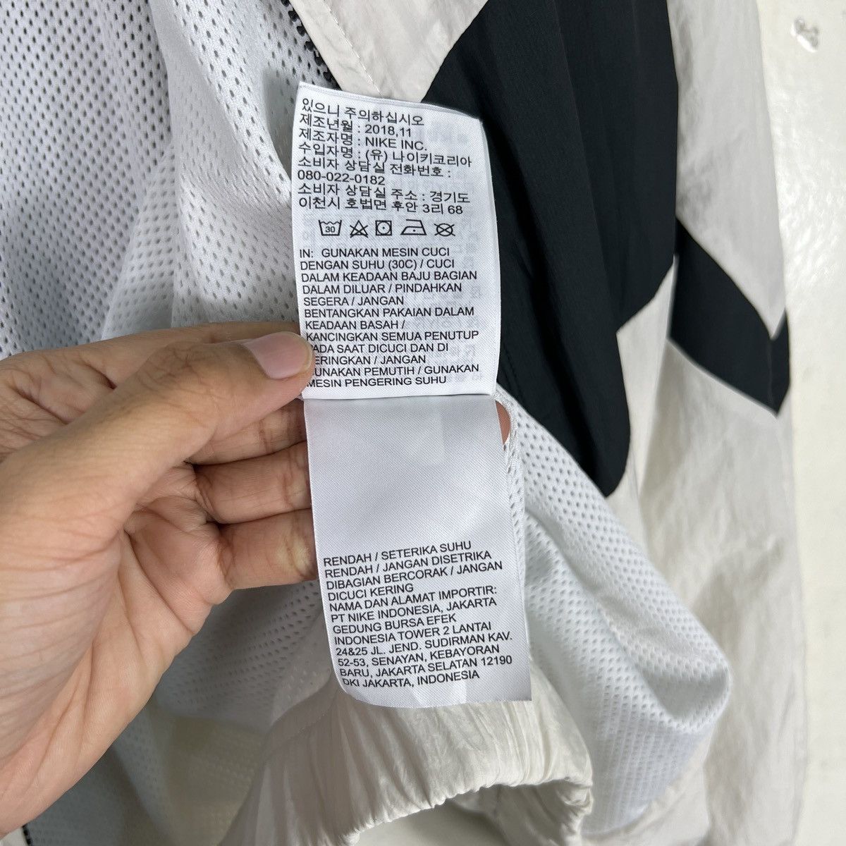 Nike 🔥 NIKE SWOOSH BIG LOGO LIGHT JACKET Size US M / EU 48-50 / 2 - 21 Thumbnail