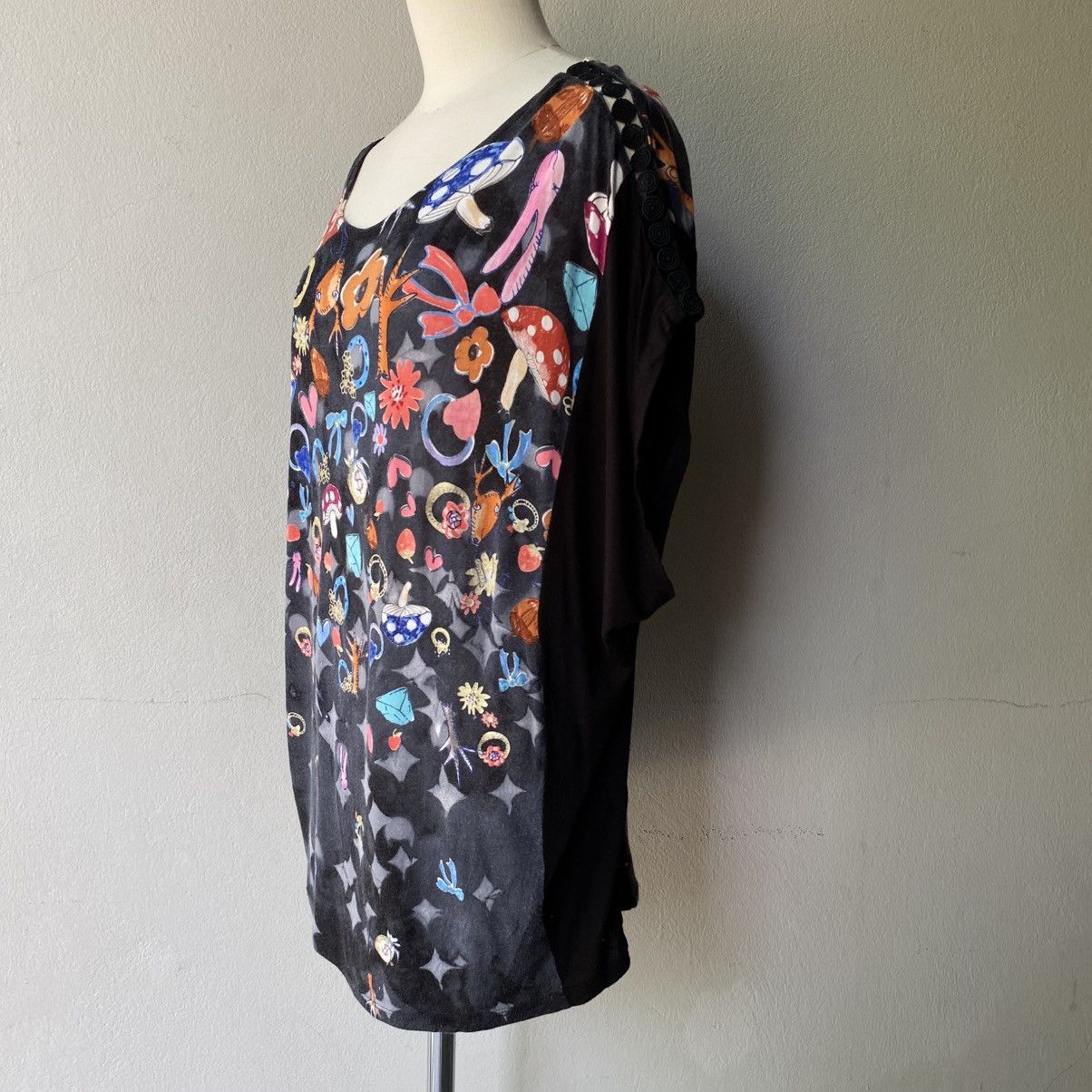 Tsumori Chisato TSUMORI CHISATO Black Top with Colorful Fantasy Print Size XS / US 0-2 / IT 36-38 - 5 Thumbnail