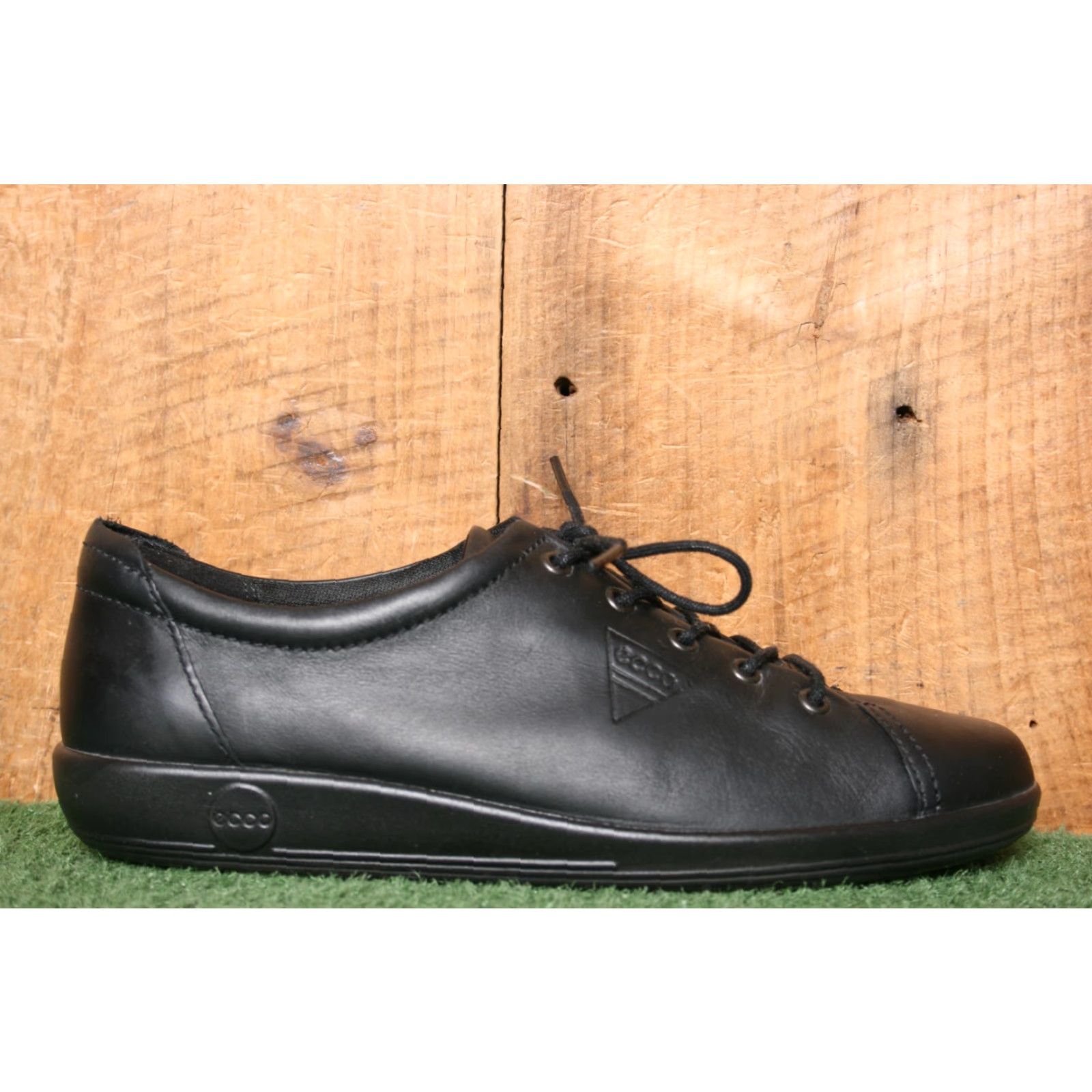 Ecco ECCO Soft 2.0 Black Leather Lace Up Sneakers Women US 10-10.5 EU 41 Low Top Casual Shoes Sneaker Size US 10.5 / IT 40.5 - 2 Thumbnail