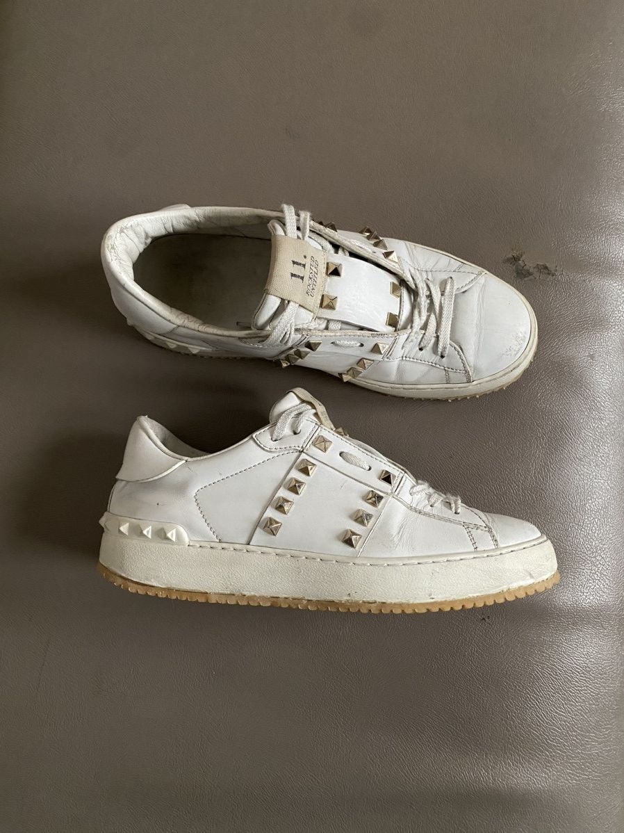 Valentino Valentino garavani rockstud leather low sneakers Size US 6.5 / EU 39-40 - 4 Thumbnail